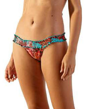 Carica l&#39;immagine nel visualizzatore di Gallery, Gallery: Blueman Slip Bottom Mel Vanuatu
