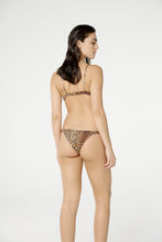 Carica l&#39;immagine nel visualizzatore di Gallery, Model Back: Blueman Slip Bottom Mini Beauty Pintada
