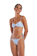 Carica l&#39;immagine nel visualizzatore di Gallery, Model Front: Blueman Slip Bottom Pepe Liso Azul
