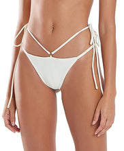 Carica l&#39;immagine nel visualizzatore di Gallery, Gallery: Blueman Slip Bottom Pepe Liso Off White
