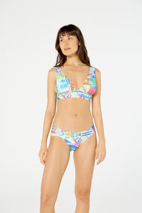 Model Front: Blueman Slip Bottom Sum New Pacifico 1972