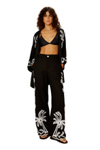 Carica l&#39;immagine nel visualizzatore di Gallery, Model Front: Blueman Caftano / Copricostume Kimono Barrado Preto
