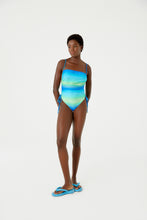 Carica l&#39;immagine nel visualizzatore di Gallery, Model Front: Blueman Intero Maio Antonella Degrade Sky
