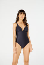 Carica l&#39;immagine nel visualizzatore di Gallery, Model Front: Blueman Intero Maio Malibu Liso Preto
