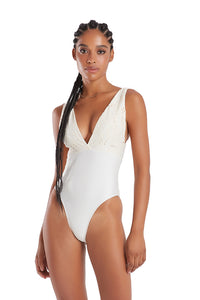 Model Front: Blueman Intero Maio Noronha Rechilieu Off White