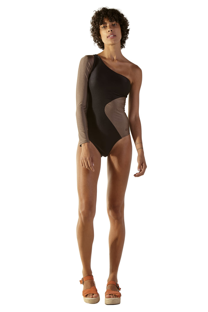 Model Front: Blueman Intero Ornamento Caramel Preto