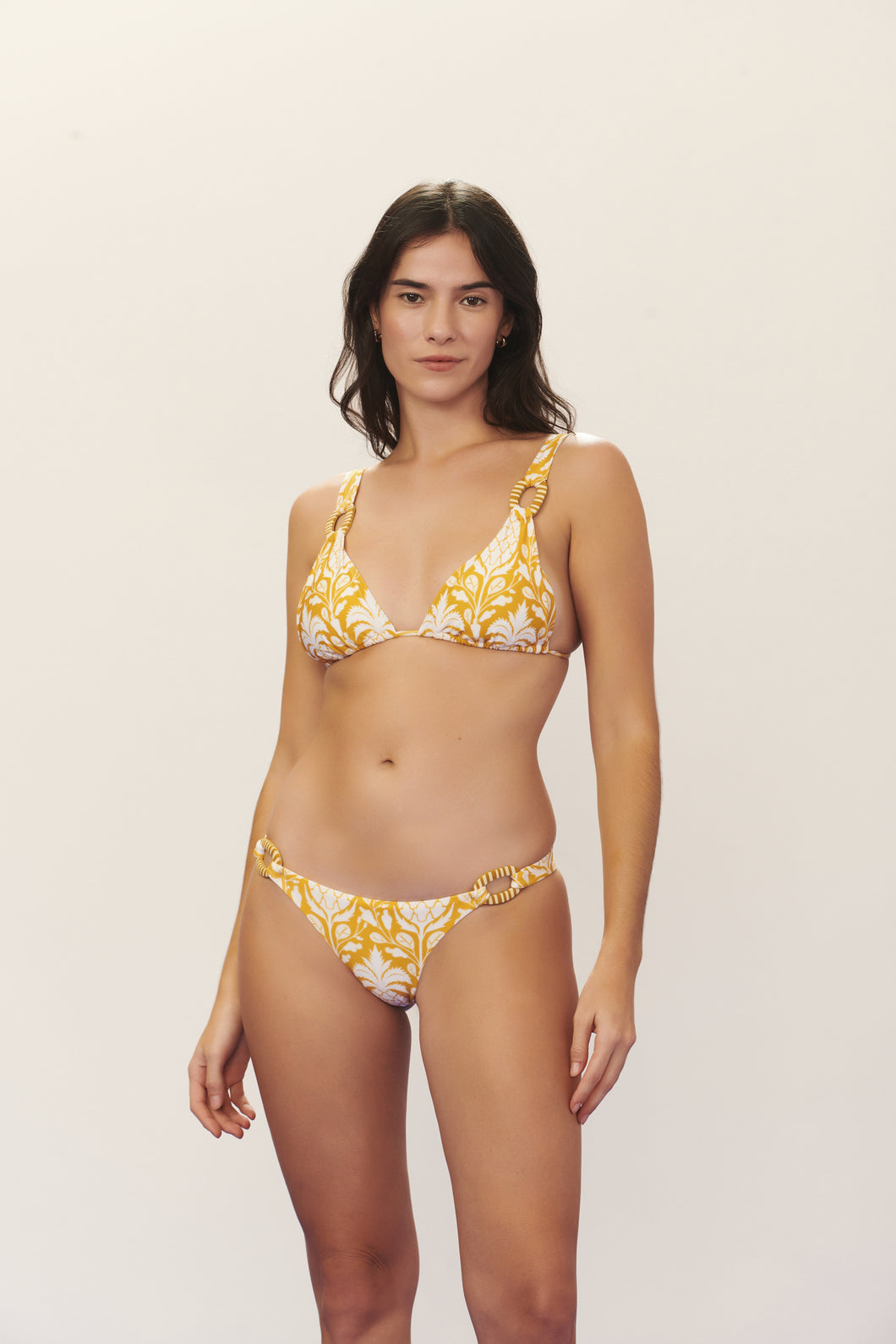 Model Front: Blueman Completo Set Seiva-Doce-Amarela Ubatuba