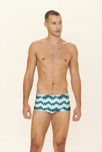 Carica l&#39;immagine nel visualizzatore di Gallery, Model Front: Blueman Sunga / Boxer Sunga Army Wind Azul
