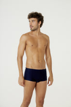 Carica l&#39;immagine nel visualizzatore di Gallery, Model Front: Blueman Sunga / Boxer Sunga Berlim Liso Preto V24

