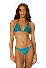 Carica l&#39;immagine nel visualizzatore di Gallery, Model Front: Blueman Reggiseno Top Acqua Egito
