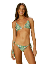 Carica l&#39;immagine nel visualizzatore di Gallery, Model Front: Blueman Reggiseno Top Azulejaria Triangulo
