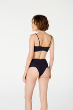 Carica l&#39;immagine nel visualizzatore di Gallery, Model Back: Blueman Reggiseno Top Gaya Buzios Crispy Preto
