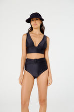 Carica l&#39;immagine nel visualizzatore di Gallery, Model Front: Blueman Reggiseno Top Hot Essencial Preto
