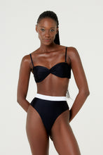 Carica l&#39;immagine nel visualizzatore di Gallery, Model Front: Blueman Reggiseno Top Latino Belga Preto

