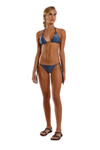 Carica l&#39;immagine nel visualizzatore di Gallery, Model Front: Blueman Reggiseno Top Liso Azul
