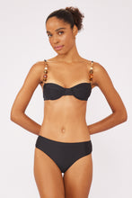 Carica l&#39;immagine nel visualizzatore di Gallery, Model Front: Blueman Reggiseno Top Preto Chandon
