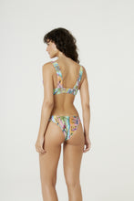 Carica l&#39;immagine nel visualizzatore di Gallery, Model Back: Blueman Reggiseno Top Sum Pacifico Chic Universo Solar
