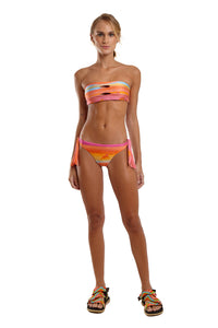 Model Front: Blueman Reggiseno Top Vazado Sunset