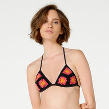 Carica l&#39;immagine nel visualizzatore di Gallery, Top Floral Crochet Preto

